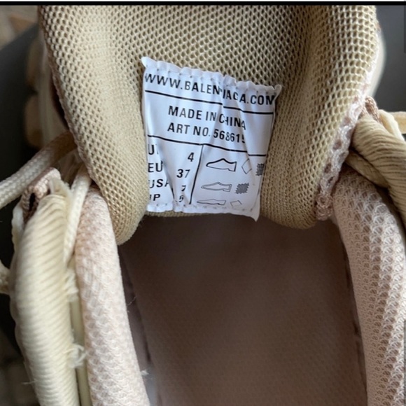 Authentic Balenciaga 2.0 - Picture 5 of 10